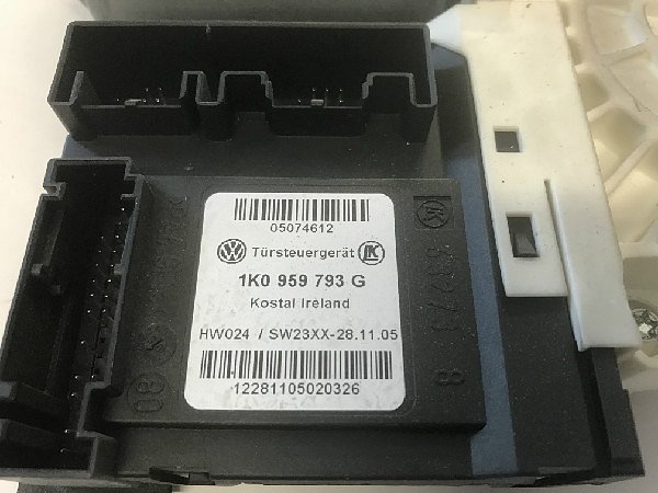 1K0 959 701K   VW Passat B6 3C 2005 - 2010   Motorek stahovačky stahování spouštění okna skla  řidičových dveří LP. dveře - 2