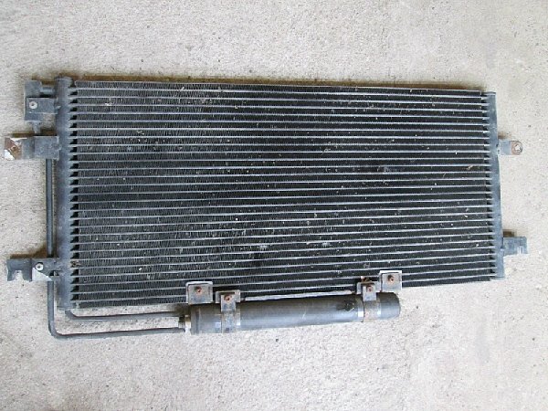 7D0 820 411 klima chladič VW  T4 ACV 2001 - 2