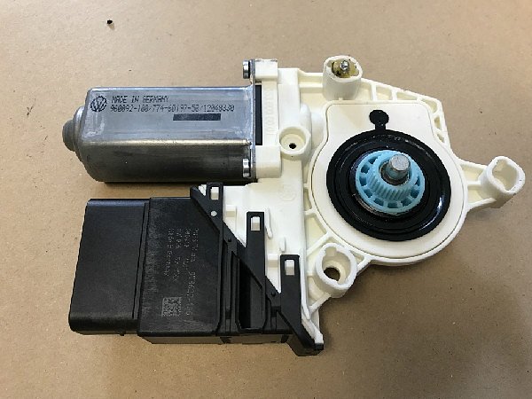 1K0 959 704 P VW Golf 5 + 6 Kombi Variant  Motorek stahovačky stahování spouštění okna skla zadní dveře PZ - 4