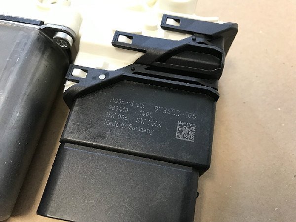 1K0 959 704 P VW Golf 5 + 6 Kombi Variant  Motorek stahovačky stahování spouštění okna skla zadní dveře PZ - 5