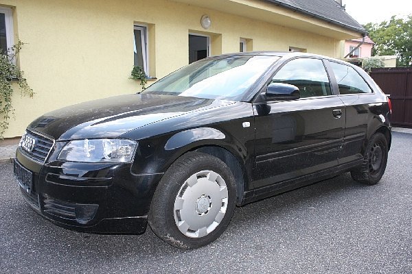 AUDI A3 2004 8P 3.DVÉŘ NÁHRADNÍ DÍLY - motor BKC 1,9 TDI - 2