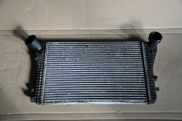  1K0 145 803A  chladič stlačeného vzduchu A3 Golf 5 Passat Caddy Touran - 2