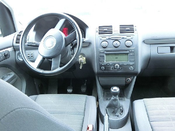 VW TOURAN 2005 2,0 TDI náhradní díly barva černá LC9X  - 16