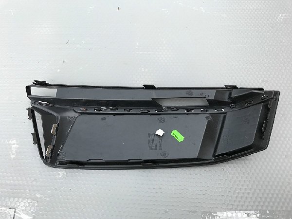  8W0 807 682K 8W0807682KFUQ  AUDI A4 B9 S4 / S LINE  mřížka nárazníku chrom  Pravá strana spolujezdec  - 4