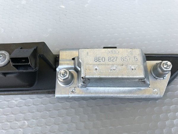 8E0 827 657B   Audi Q7 4L 2006 - 2010  lišta osvětlení SPZ + Mikrospínač otvírání zadních dveří víka páté dveře - 6