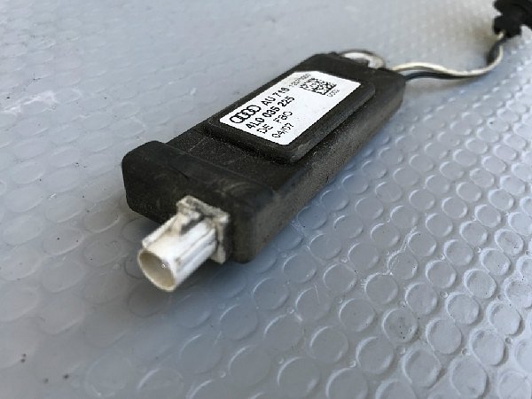  4L0 035 225  Audi Q7 4L 2006 - 2010  ANTÉNÍ ZESILOVAČ AU716  radio Antenna-Booster Amplifier  - 4