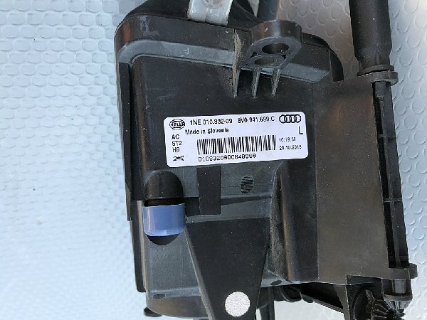 8V0 941 699C Audi A3 8V Mlhovka mlhové světlo přední Halogen - strana LEVÁ - řidič - 6