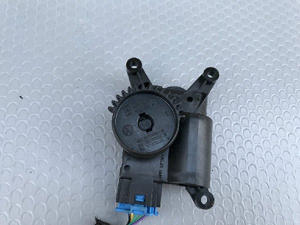  V32670029025843 Servomotor motorek nastavení klapky topení / klimatizace   A1 A2  IBIZA  FABIA RAPID  FOX POLO - 6