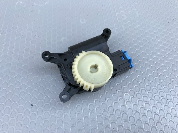  V32670029025843 Servomotor motorek nastavení klapky topení / klimatizace   A1 A2  IBIZA  FABIA RAPID  FOX POLO - 10