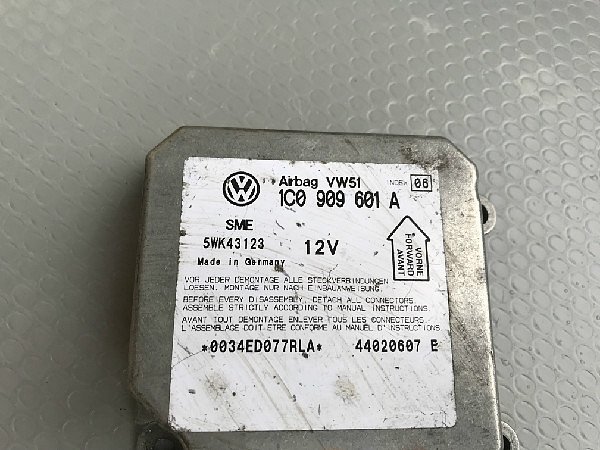 1C0 909 601A  VW Audi Škoda Řídící jednotka airbagu  Airbagová jednotka - 2