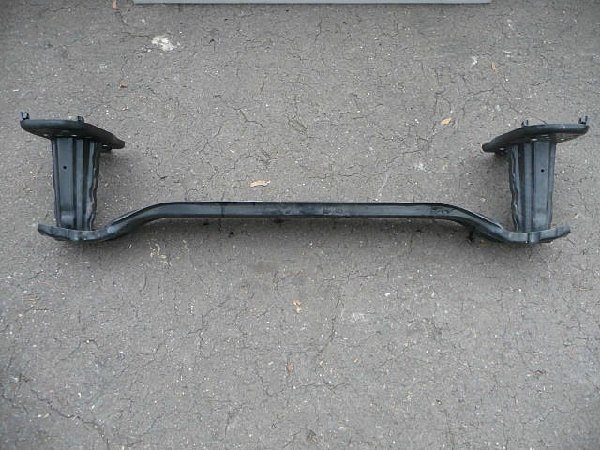 7PO 807 109B  VW Touareg 7P0  výstuha předního nárazníku  - 3