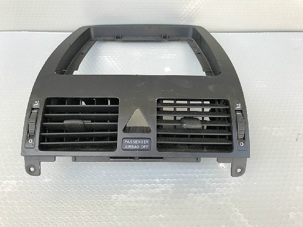 1T1 819 728B VW Touran 1T1 - výdech vedení vzduchu palubní deska výdechy klimatizace mřížky rámeček -  Ventilace čerstvým vzduchem - 6