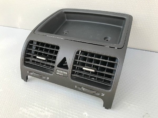  1K0 819 728 VW  Středová Ventilační tryska Golf 5 MK V - výdech vedení vzduchu palubní deska výdechy klimatizace mřížky rámeček -  Ventilace čerstvým vzduchem - 2