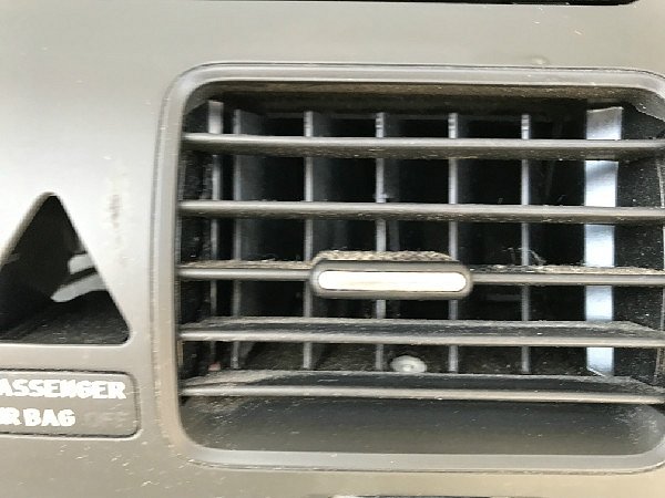  1K0 819 728 VW  Středová Ventilační tryska Golf 5 MK V - výdech vedení vzduchu palubní deska výdechy klimatizace mřížky rámeček -  Ventilace čerstvým vzduchem - 3