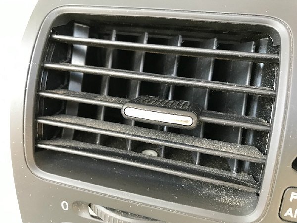  1K0 819 728 VW  Středová Ventilační tryska Golf 5 MK V - výdech vedení vzduchu palubní deska výdechy klimatizace mřížky rámeček -  Ventilace čerstvým vzduchem - 4