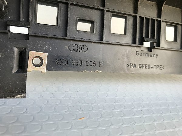 8E0 858 005E Rámeček tunel  středová konzola  Audi A4 / S4 B6 8E pro 1DIN rádio a klimatizaci - 4