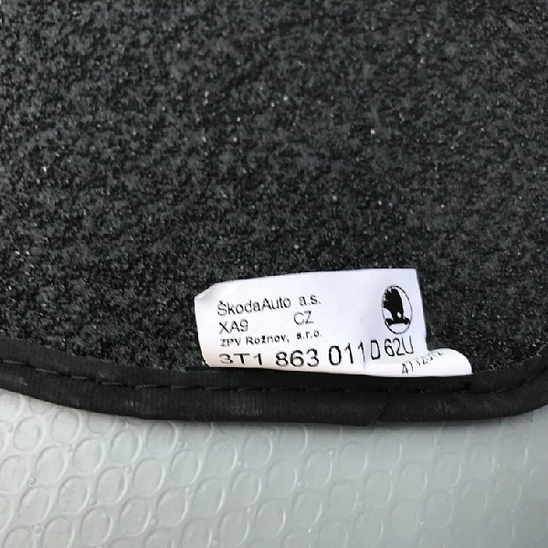 3T1 863 011 D 62U Škoda  Superb  3T1   Textilní koberce látka  kompletní sada koberců koberečky 4 dílná sada /rohožek/ -  letní sada - 7