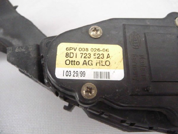 Plynový pedál 8D1 721 523A - 2