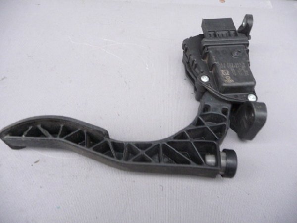 Plynový pedál 4F1 723 523B El. modul-AUDI A4 A5 A6 A7 Q5  - 2