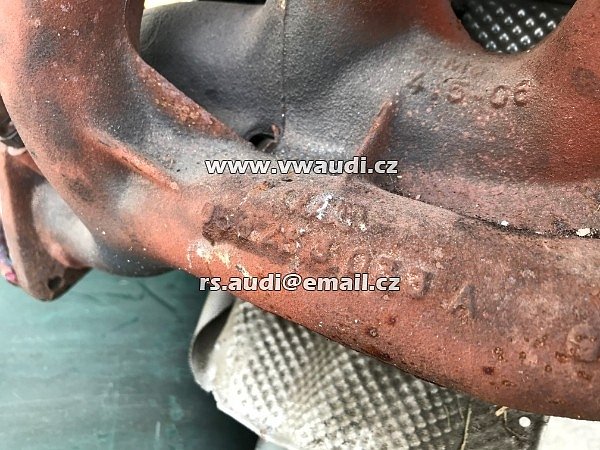 058 253 033A Audi A4 B5 8D0 ADR 1,8 L  Svody výfuku   / parohy litinové svody první část výfuky motoru z hlavy  / - 3