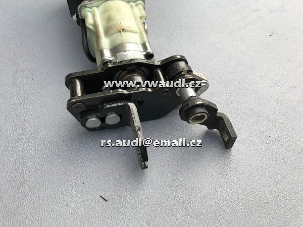 3C9 827 383G Passat 3C B6 B7     Elektrický motorek zdvihu zadního víka pátých dveří servomotor otvírání víka   - 2