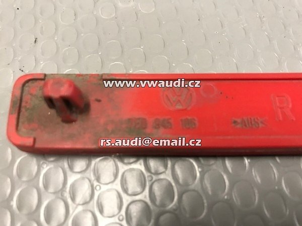 7E0 945 106 VW Transporter Multivan T5   odrazka do zadního nárazníku  Pravá zadní spolujezdec - 3