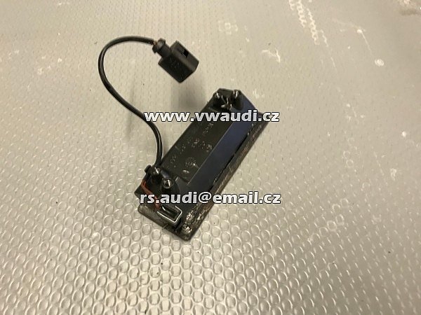 1J0 827 566F VW TOUAREG 7L - PORSCHE CAYENNE spínač klika otevření zadního víka  Klika víka zavazadlového prostoru  - 2