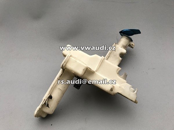  3C0 955 453P   Nádobka ostřikovačů předního skla  Passat 3C B6 2006 - 2010  - 2