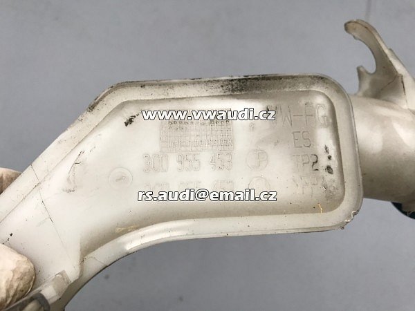  3C0 955 453P   Nádobka ostřikovačů předního skla  Passat 3C B6 2006 - 2010  - 4