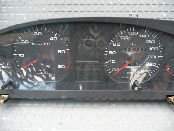 Tachometr AUDI 100 C4 2,5 TDI - 3