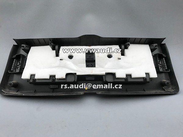 4L0 867 973 AUDI Q7 4L 2007 tapecírunk obložení plast zadních výklopných dveří  páte zadní dveře víko  tapecírung  dekl - 4