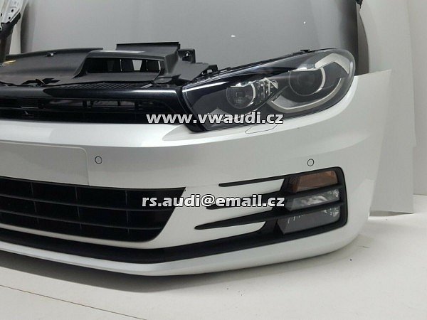 VW Scirocco TSI  Přední část vozidla . předek vozu -VW Scirocco III FL TSI    Přední kapota Blatník spoiler nárazník xenon led - 2