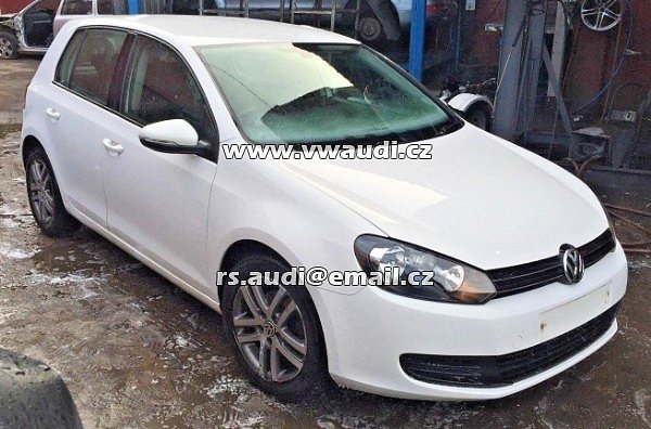 5K0 823 155  VW Golf 6  mk VI Kapota víko motoru   - 2