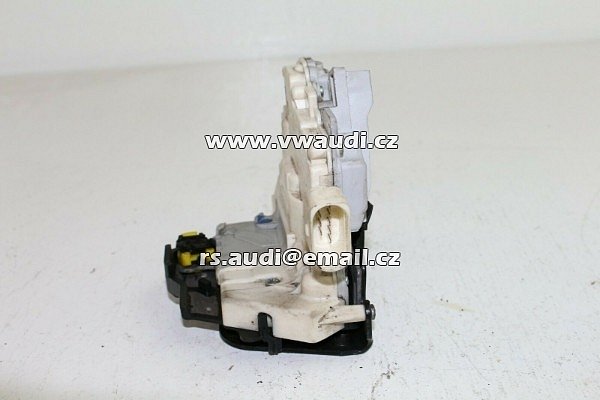  4F0 839 016A, 4F0839016A,  4f0 839 016a  Zámek Pravých zadních dveří  PZ. DVEŘE  pro Audi A3 8P A4 A6 4F A8 R8 Seat Exeo 3R - 3