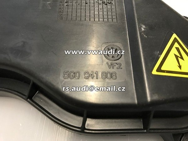 5G0 941 608, 5G0941608, 5g0 941 608 Kryt víka světlometu VW Golf 7 5G originál 5G0941608 originál  krycí víčko pravé VW Golf R32 GTI .  - 3