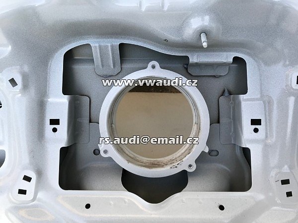 2G6 827 025B Zadní dveře . víko kufru .páté  VW Polo VI 2G (AW, BZ) 1.0 TSI 85 kW 115 PS dveře  - 5