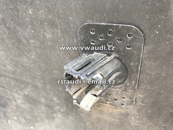  5k0 807 221 VW Golf VI 6 přední nárazník 5KO 807 221 ČERNÁ barva  - 7