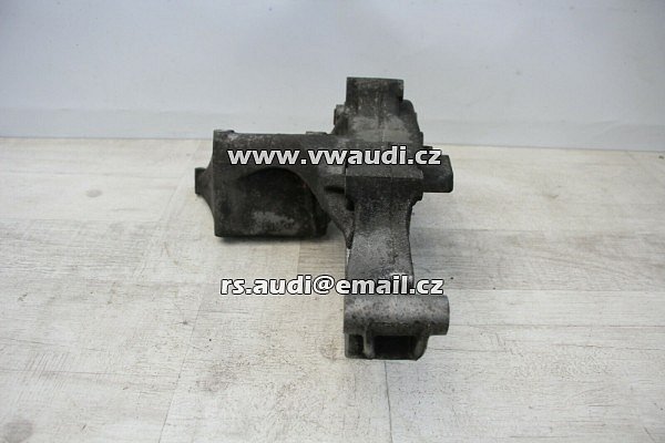  074 145 169 F  TRANSPORTER T4 2.5 TDI   Držák alternátoru  - 4