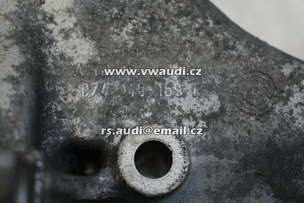  074 145 169 F  TRANSPORTER T4 2.5 TDI   Držák alternátoru  - 7