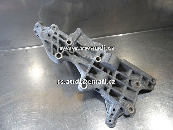 03L 903 143 Q Držák ALTERNÁTORU KLIMAKOMPRESORU AGREGÁTŮ MOTORU Caddy 1.6 TDI - 2