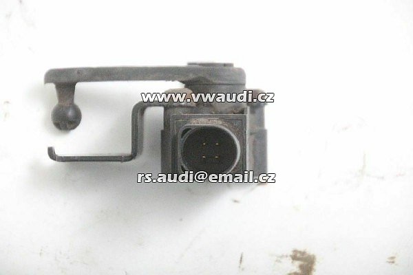 1T0907503B  Senzor úrovně sklonu světlometů čidlo xenonu na nápravě    Audi A3 Skoda Octavia VW Golf Passat B7 3C - 3