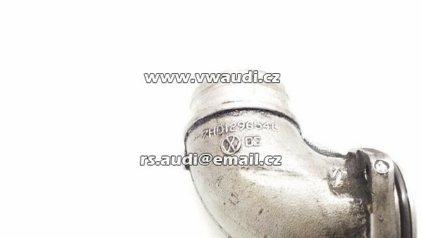 7H0 129 654C Příruba koleno sání k turbu turbodmychadlo VW T5 2,5 TDI 7HO129654C - 2