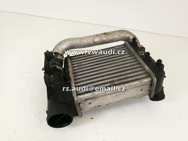   4F0 145 806 E A6 4F 2.7 3.0 TDI intercooler  Pravý   chladič  stlačenáho vzduchu turba  4FO 145 806 E - 4