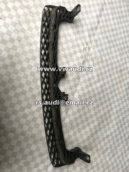 3AA 807 571  VW 3C B7 3AA  Passat 11-15 středový vodicí profil předního nárazníku 3AA807571 - 2