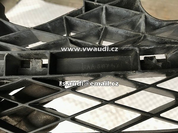 3AA 807 571  VW 3C B7 3AA  Passat 11-15 středový vodicí profil předního nárazníku 3AA807571 - 4