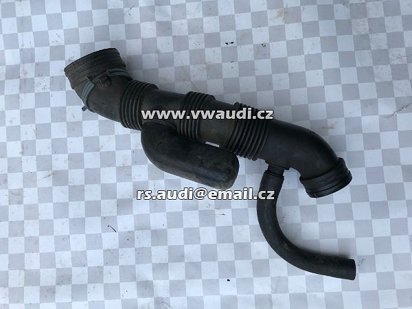 7H0 129 627A T5 Transporter  TDI  7HO 129 627 A     tlaková hadice hadice plnicího vzduchu trubka roura vedení stlačeného vzduchu LLK intercooler chladič turba - 2