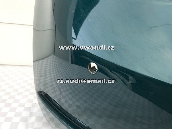 Zadní nárazník 5G6 807 421BK  VW Golf 7 VII 5G Facelift 2016 2017  chrom lišta spoiler       + PDC otvory OTVOR fifuzor tažné 5G6 807 568 R barva Zelená metal    - 20