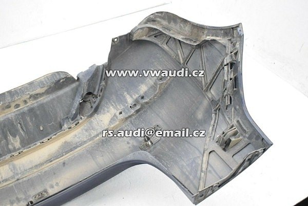 5M0 807 421 VW Golf 5 V + Plus  zadní nárazník s difuzorem  PDC otvory  . - 3