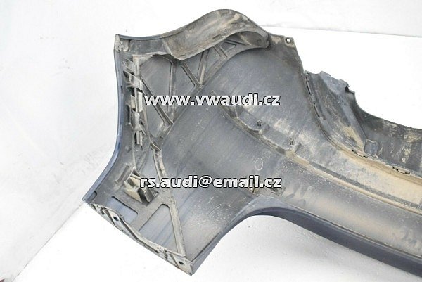 5M0 807 421 VW Golf 5 V + Plus  zadní nárazník s difuzorem  PDC otvory  . - 7