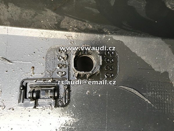 5M0 807 421 VW Golf 5 V + Plus  zadní nárazník s difuzorem  PDC otvory  . - 11